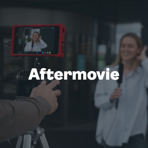 Opname van een aftermovie bij JDI Studio met cameraman en presentator in beeld.